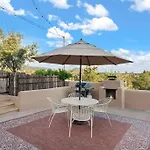 Scenic Downtown Escape Apartamento