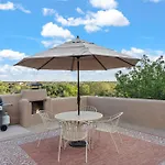 Scenic Santa Fe Downtown Escape