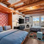 Scenic Santa Fe Downtown Escape