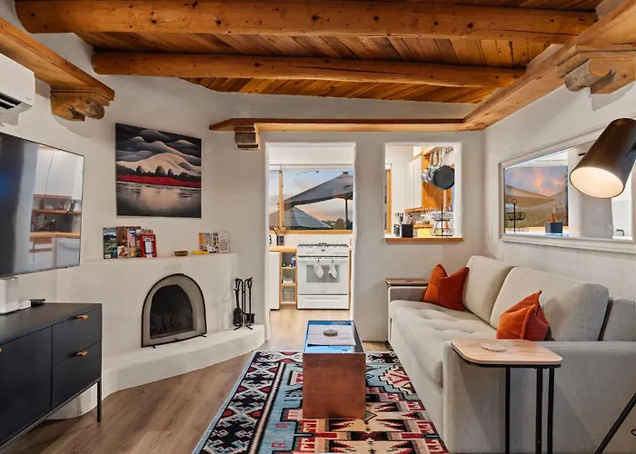 Scenic Santa Fe Downtown Escape