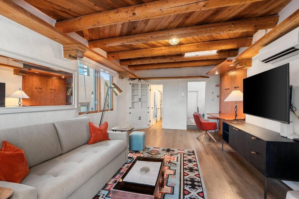 Scenic Downtown Escape Apartment Santa Fe